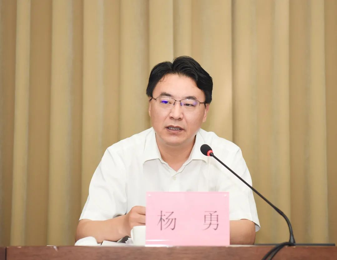 市政协召开十一届二十四次常委会会议