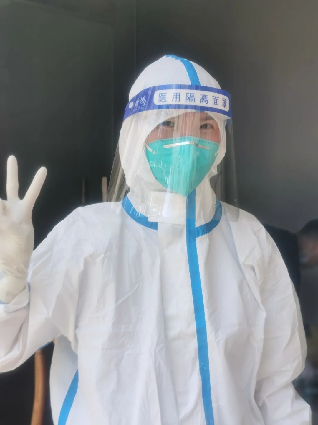 00后说防护服里有"魔力"!