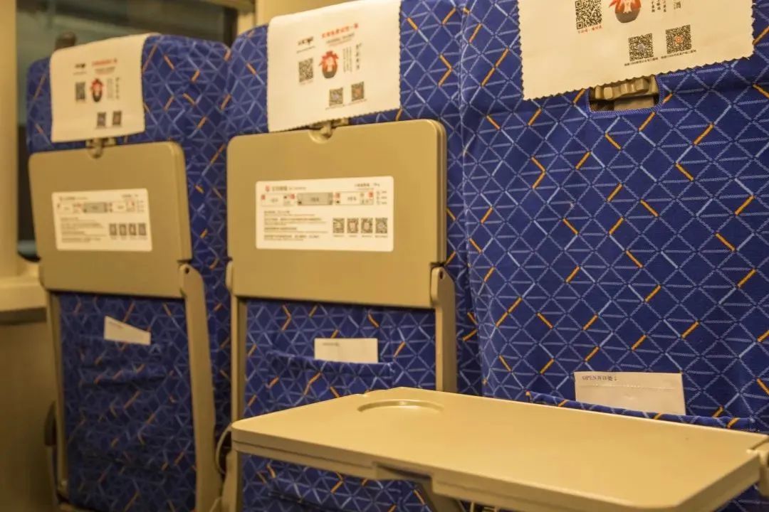 为什么不能趴在动车小桌板上睡觉