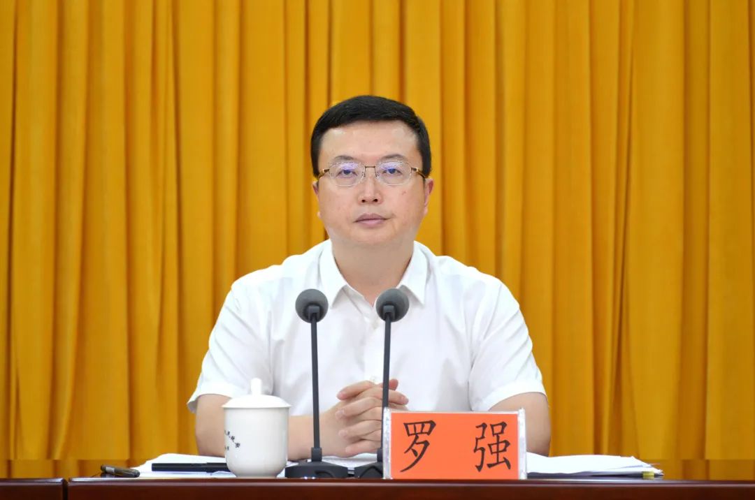 黔东南州2021年州级总河长总林长会议召开把绿色化贯穿到四化的方方面