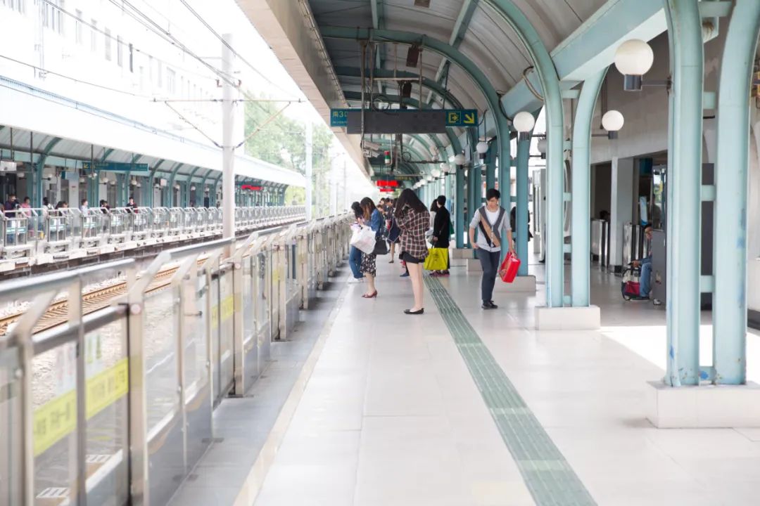 闵行这座地铁站公交枢纽今天正式启用,始发线14条,面积6700㎡