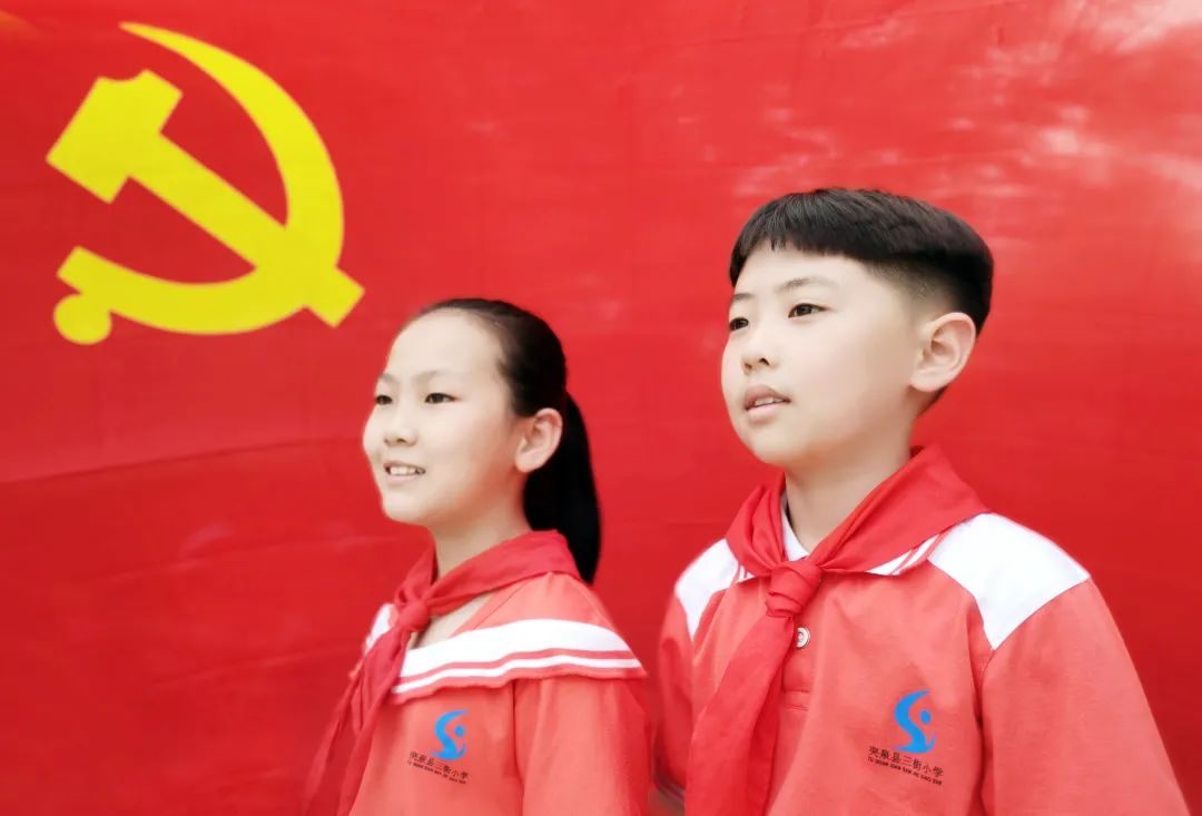 党旗下的青少年图片