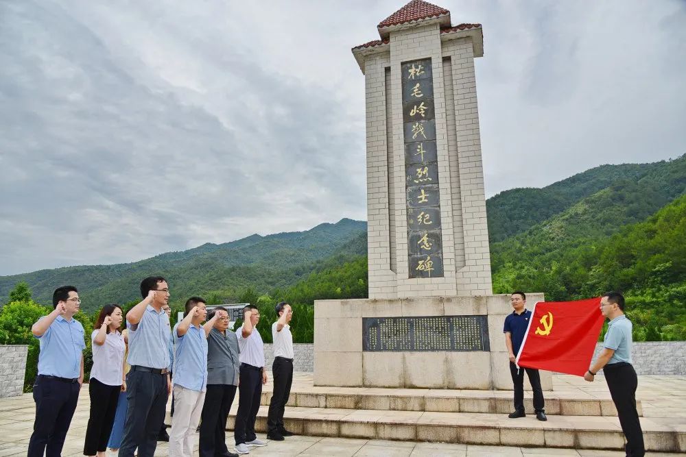 中央苏区福建省苏维埃政府旧址,瞻仰参观了瞿秋白烈士纪念碑和纪念馆