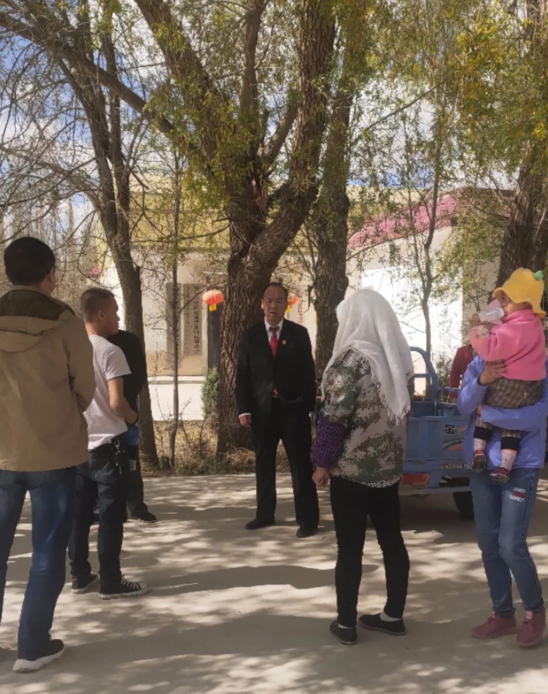 为更好为人民服务,香日德法庭树立创新思维,解决群众诉讼难的问题