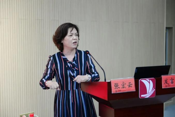 实验幼儿园教育集团总园长朱红霞对执教老师的展示给予了充分肯定,她