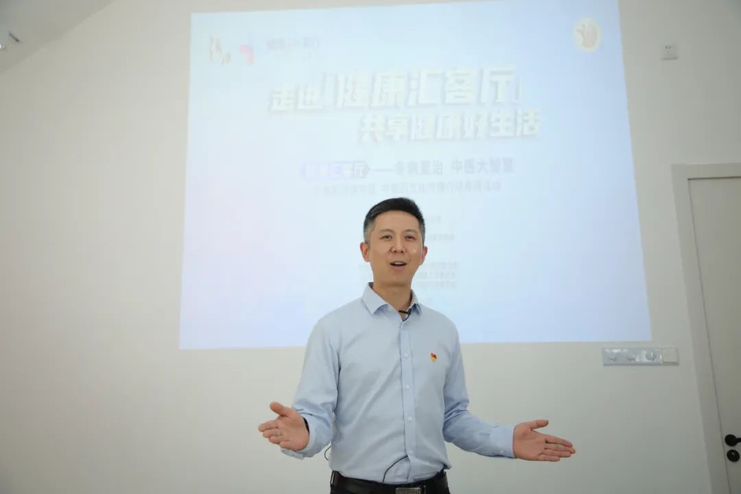 龙华医院感染科张玮主任,儿科副主任医师马晶,风湿科副主任医师王骁