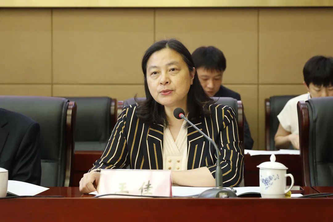 王佳代表东方国际(集团)有限公司党委对大会的召开表示热烈祝贺,对