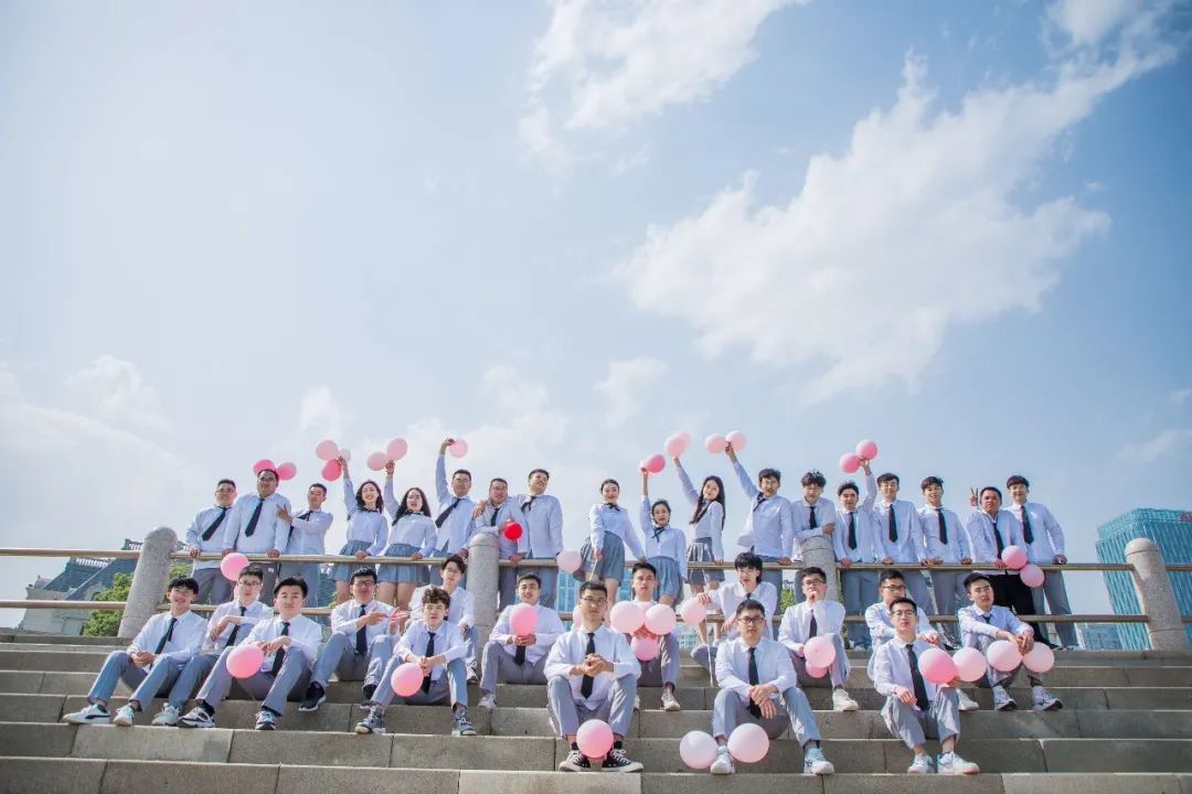 最美毕业照丨愿此去繁花似锦 再相逢依旧如故