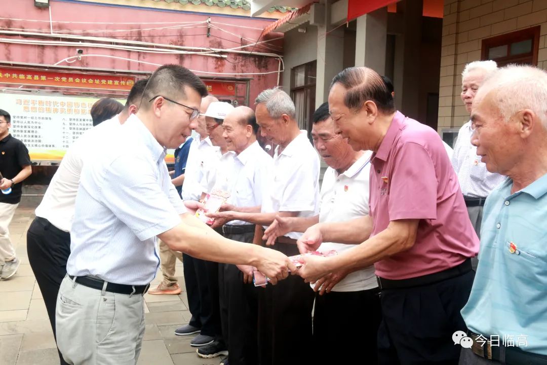 副县长王国宙代表县政府对企业家代表一行的到来表示热烈地欢迎和衷心