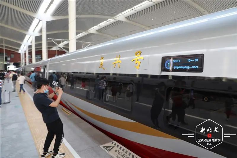 自动灯,usb充电口,支持智能手机投屏……丨我省首趟