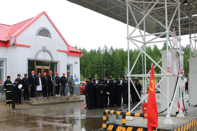 阿龙山 ★开展加油站火灾事故应急联合演练