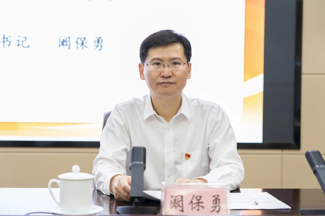 在学史力行中彰显担当作为市委政法委机关党员干部专题党课举行