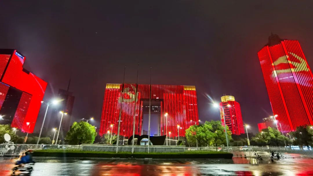 挹江门城楼雨花台烈士纪念碑前广场,挹江门城楼, 渡江胜利纪念馆,南京