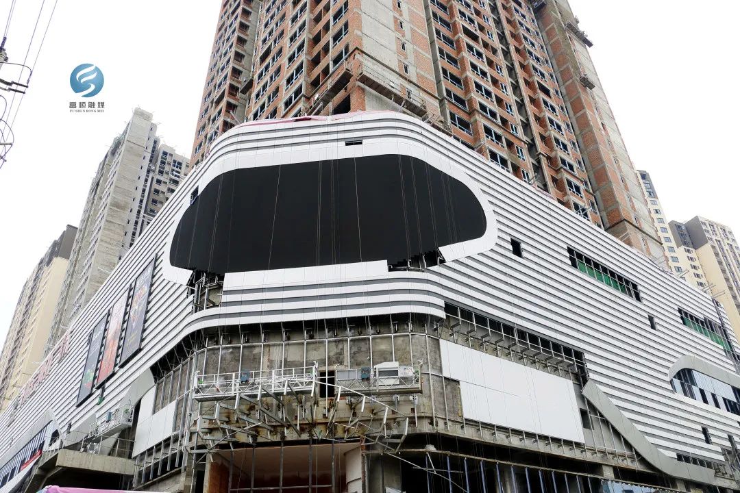 项目建设进度富顺宏帆广场正在紧张施工在庆祝建党100周年来临之际