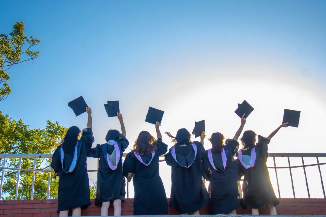 毕业季丨最美的回忆留在法大的每一个角落