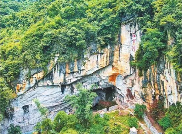 丨甘屯红军洞距离文山州富宁县城87公里,离谷拉乡政府驻地7公里,是