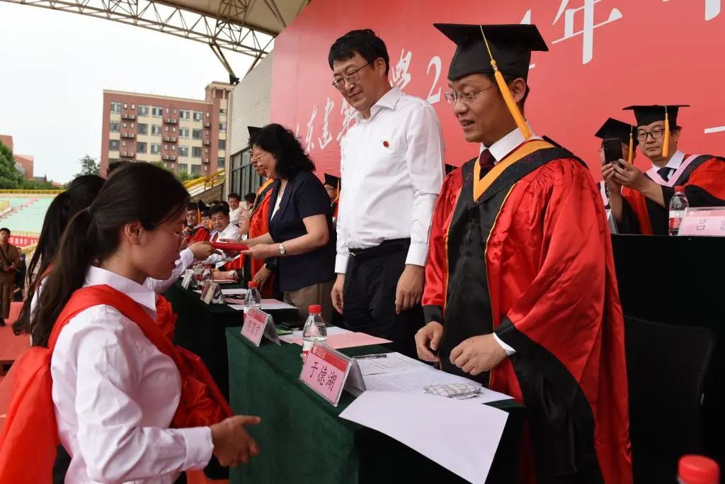 山东建筑大学于德湖图片