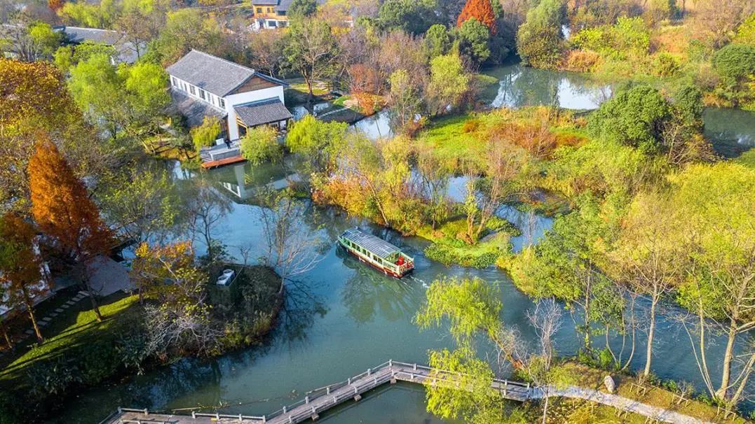 空山法喜,因緣而來靈靈有隱,寺寺叢開在西子湖畔緣起一場遇見只言遊船