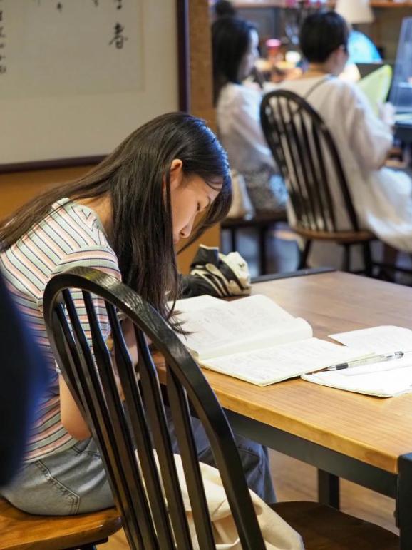 你读书的样子真美