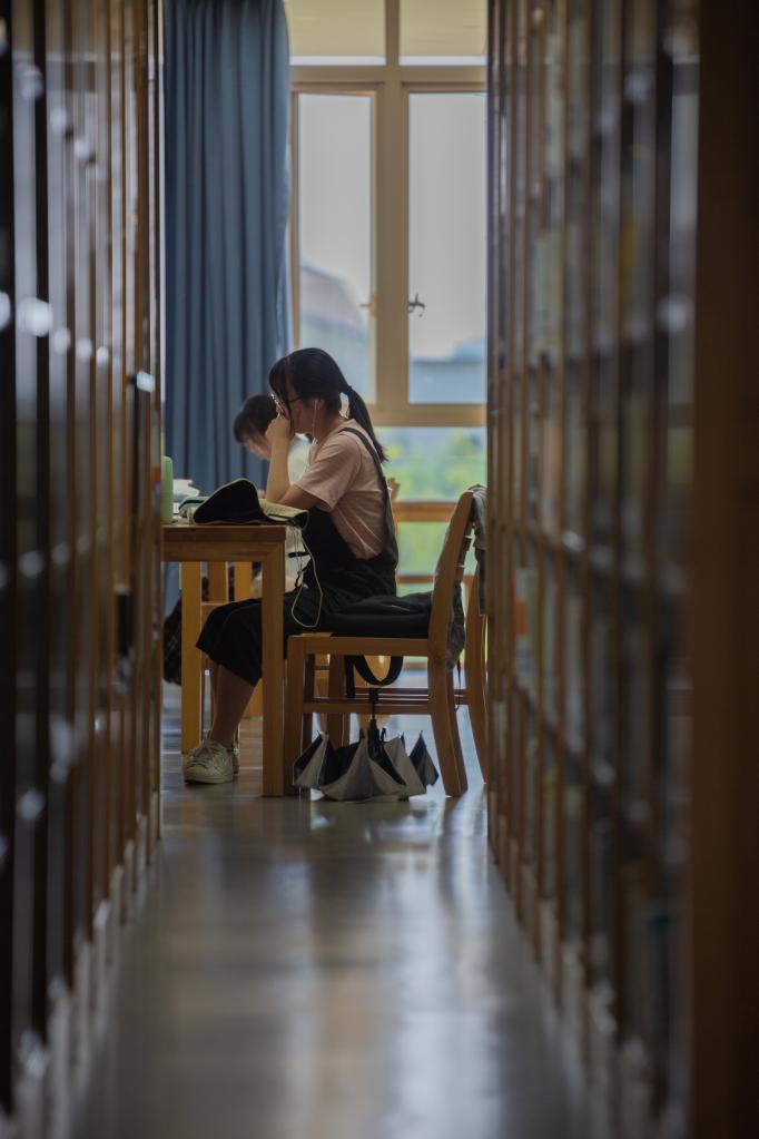 你读书的样子真美