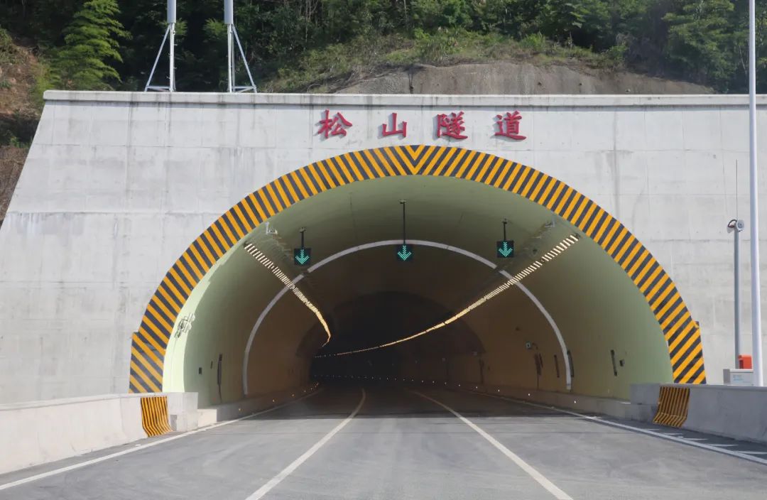 打造安全质量双优品质工程 | 新技术新工艺"齐聚"韶新高速项目