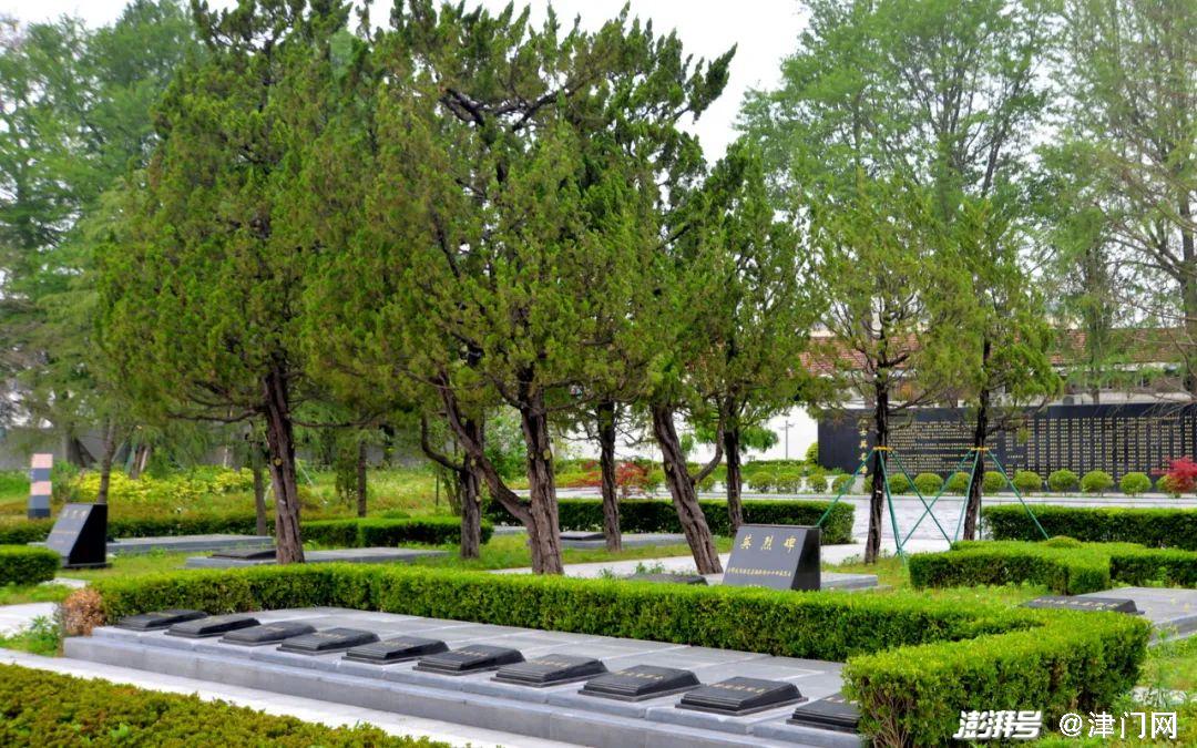 陵园共安葬烈士173名,新修建的南汇烈土英名墙上记载着798位南汇籍