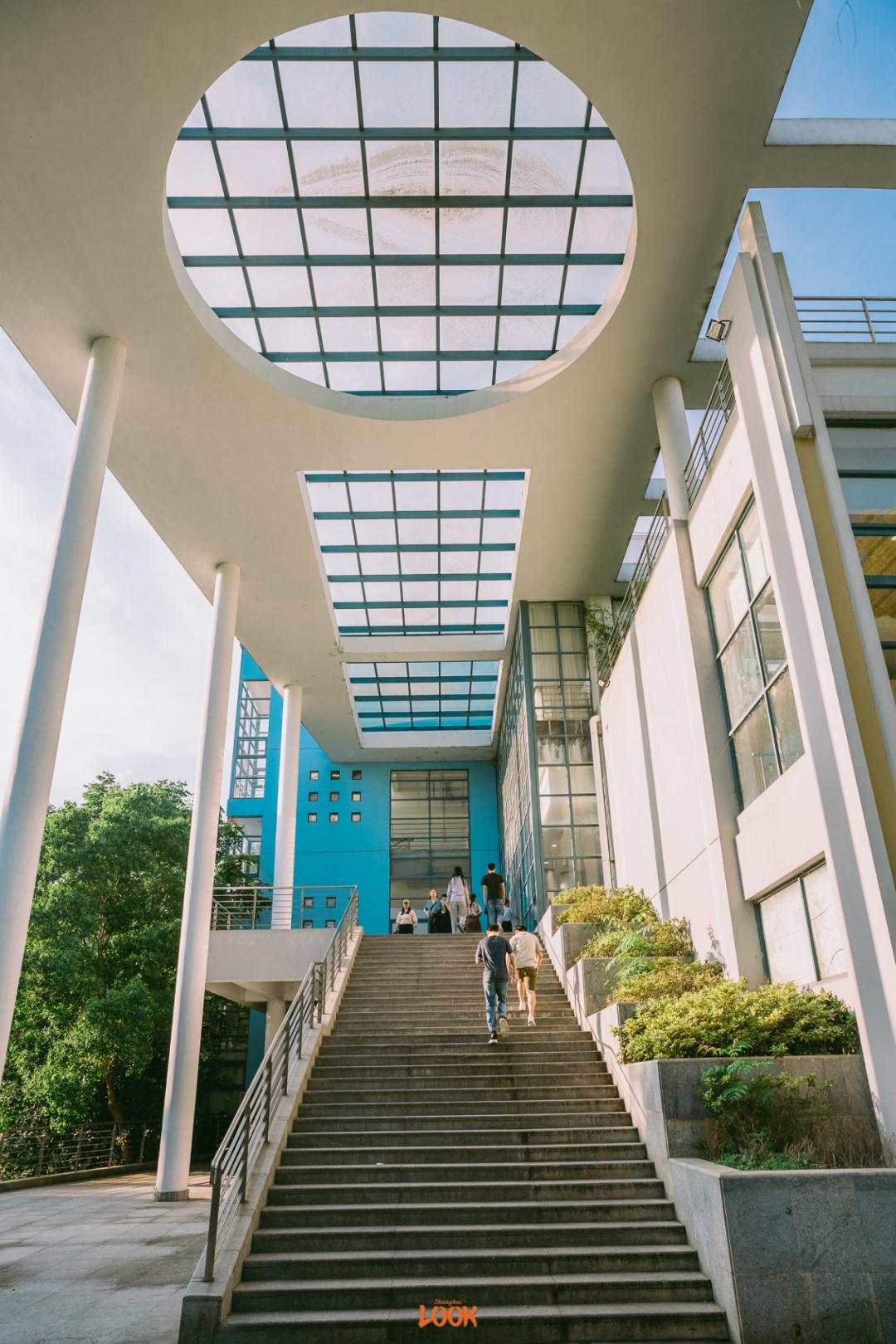 look东华大学今年70周岁了