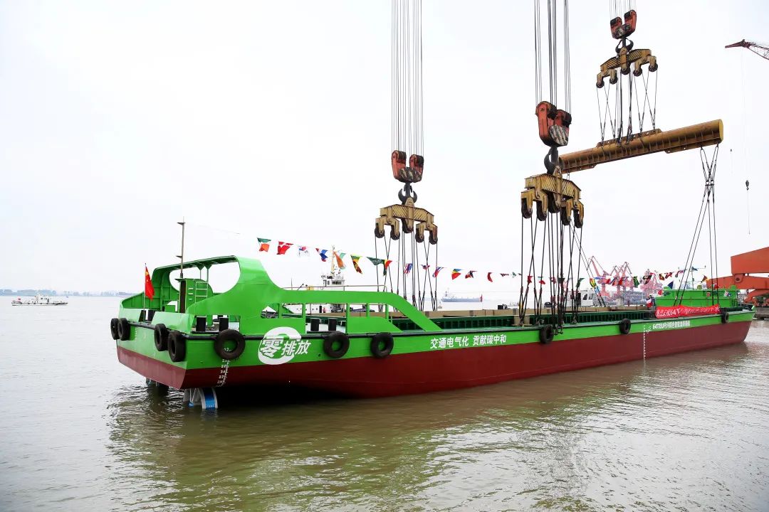 采用多项行业内首次应用的新技术,可实现内河运输船舶绿色高效智能的