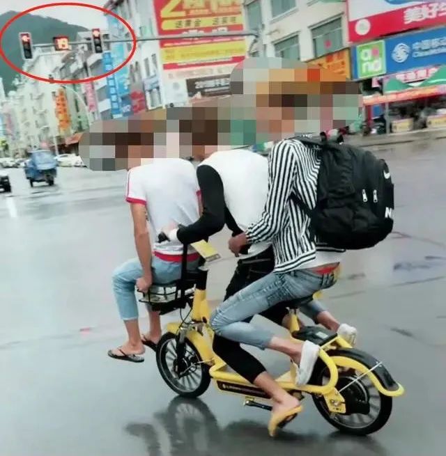 人从众叕骑共享电动车搭5人一线微观