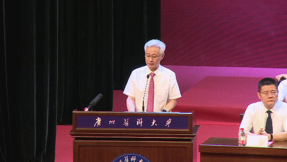 钟南山现身广医毕业典礼_毕业斩首典礼_银医通开通典礼院长讲话