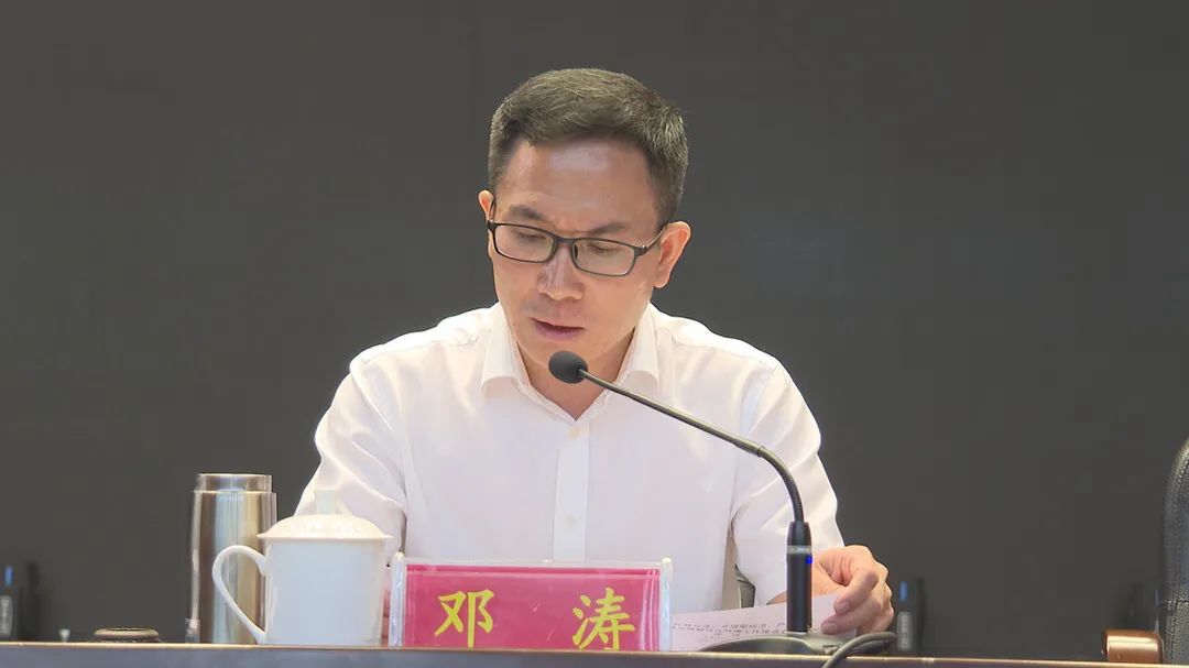 县委书记邓涛指出,民营经济是改革开放的"弄潮儿,是市场经济的"领跑