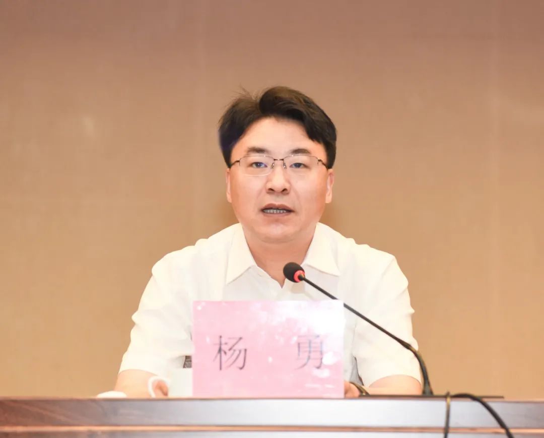 我市举行"光荣在党50年"纪念章颁发仪式暨全市第一期村书记工作交流会