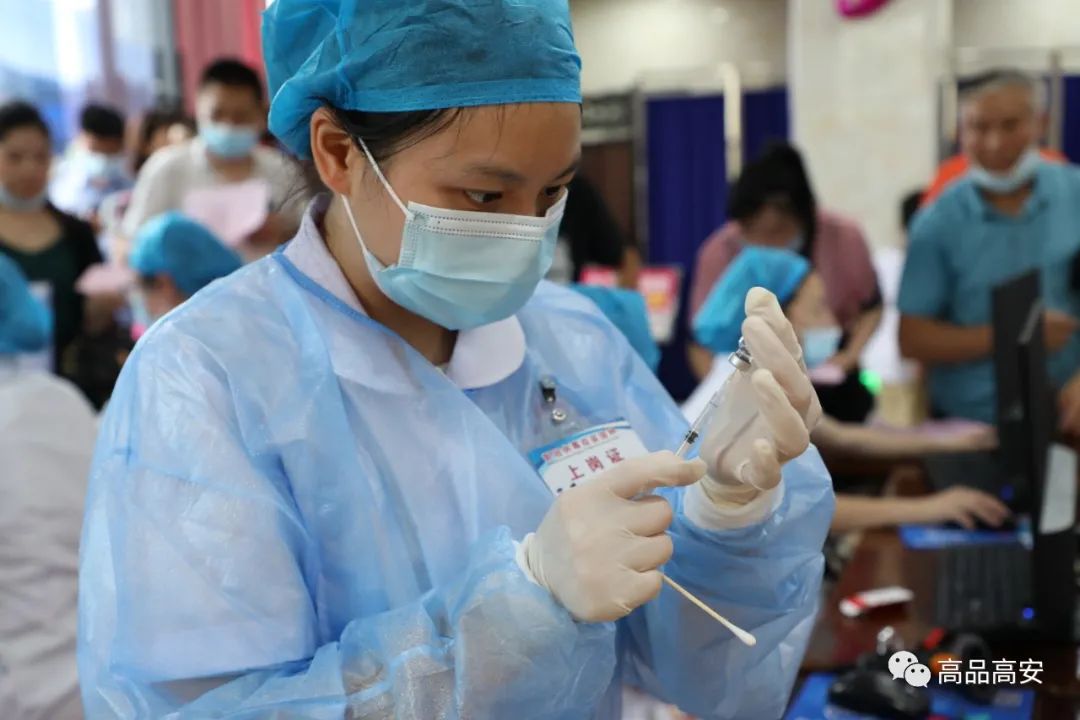 护士小姐姐打针很温柔哦 小编亲身体验,一点儿也不痛!