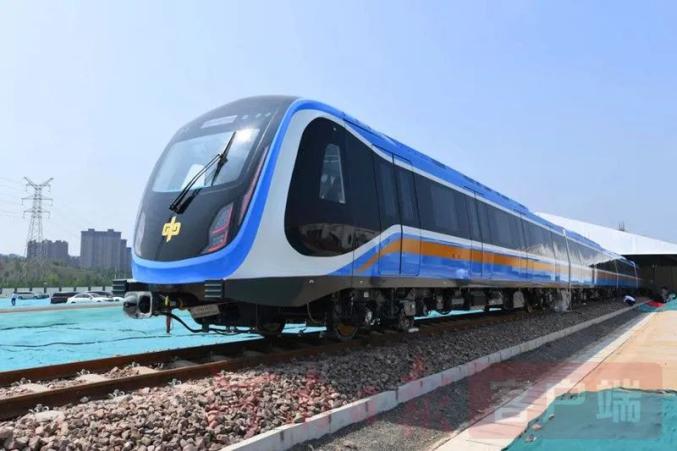 就在郑州刚刚中国首列下线