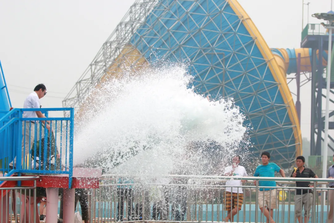 拯救高温计划开启, 亚龙湾水上乐园,浪起来吧