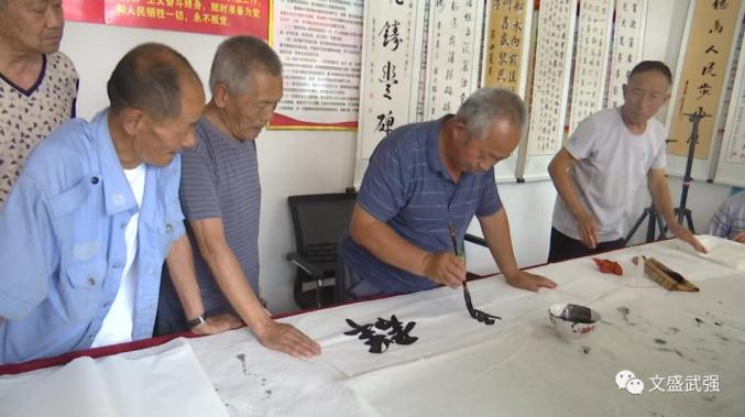 豆村鎮吳家寺村舉辦振興新農村永遠跟黨走書畫展覽活動