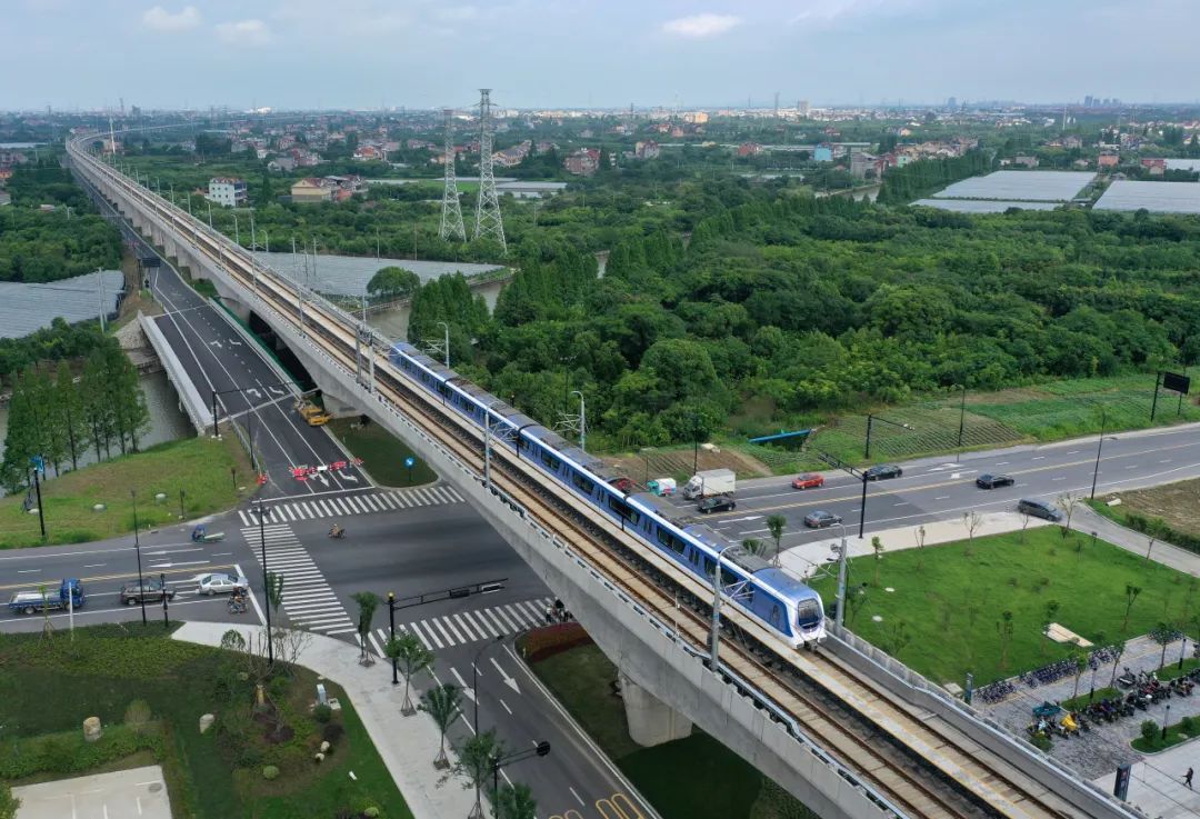 1公里,设站13座,起于杭州余杭高铁站,止于海宁碧云站.