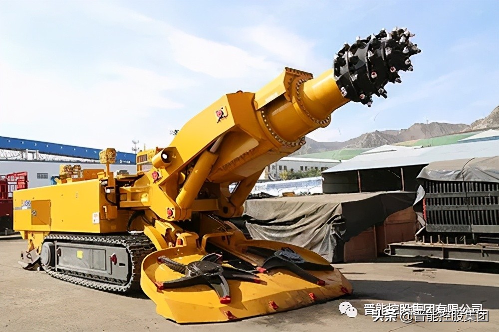 首台ebz260智能化悬臂式掘进机在晋能控股煤业集团塔山煤矿试运行.