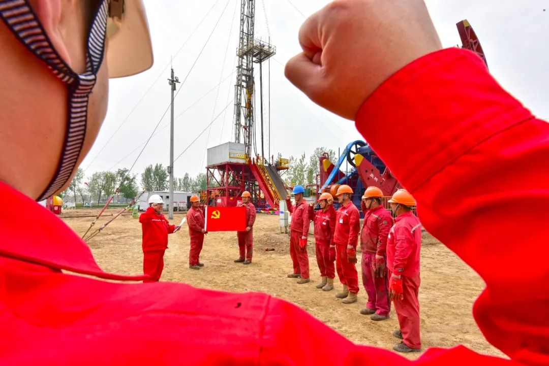 名称:宣誓作者:蒋晨峰单位:中原石油工程公司名称:烈火中永生作者:王