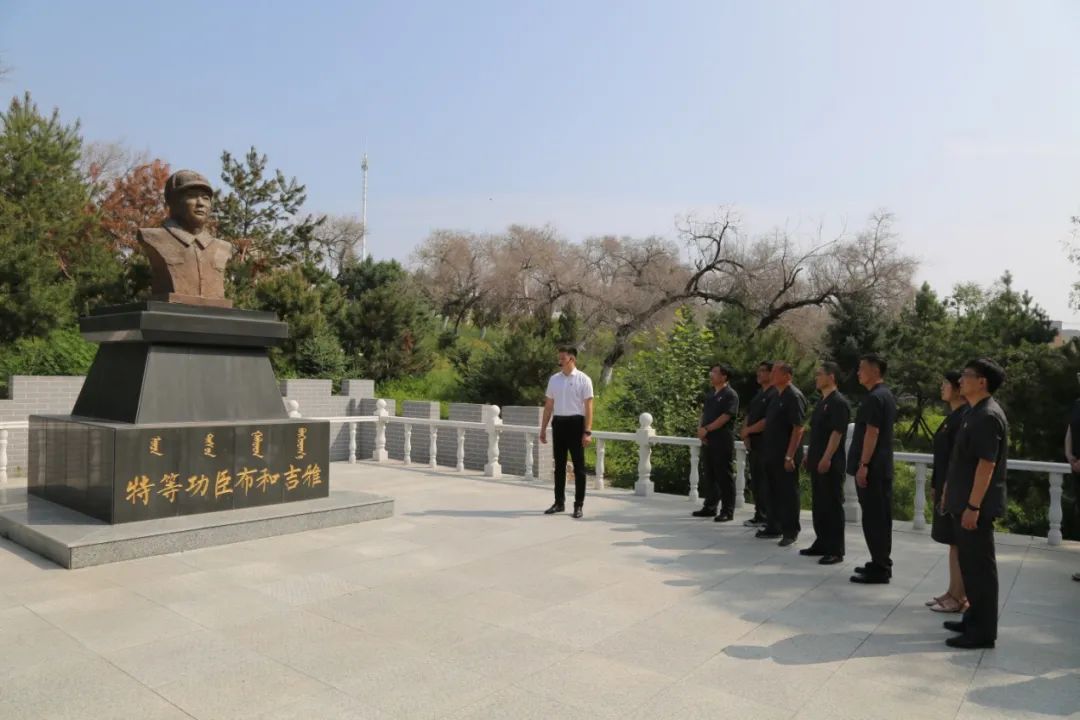 前郭县烈士陵园人物图片