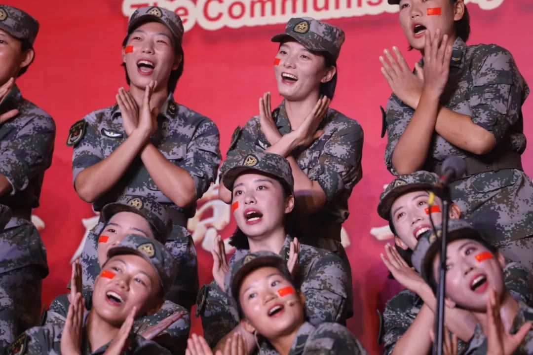 "走下领奖台该旅女子特战分队中士林慧激动地说道"雄伟的井