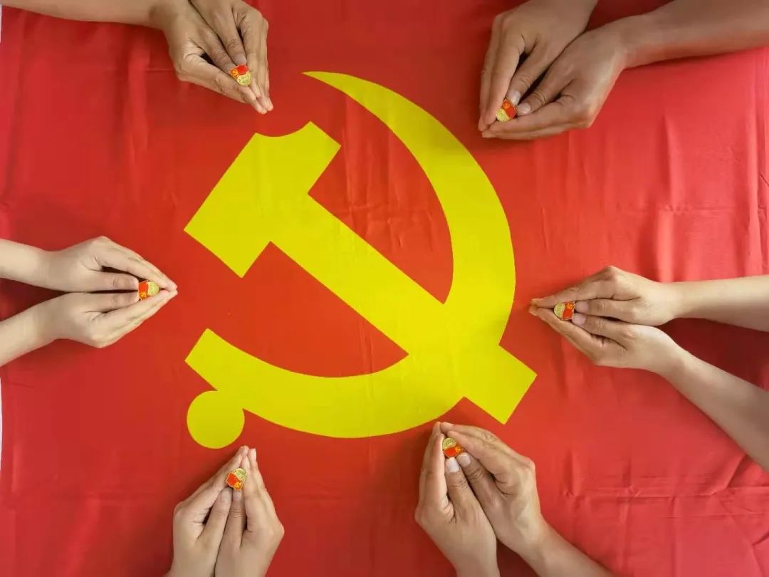 党旗旗面的红色象征图片