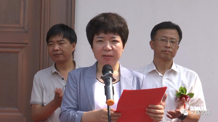 武强县举办"岁月印迹 光辉历程"红色主题年画展