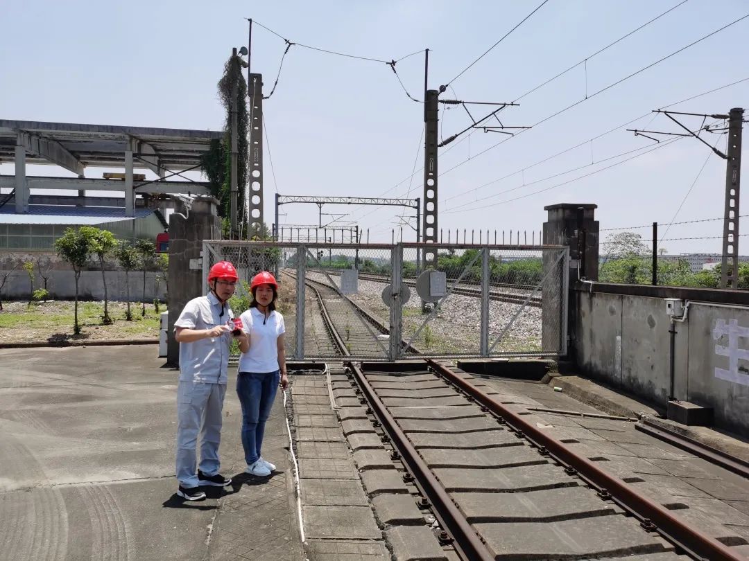 随后,主播介绍了黄冈直属库粮食铁路专用线.