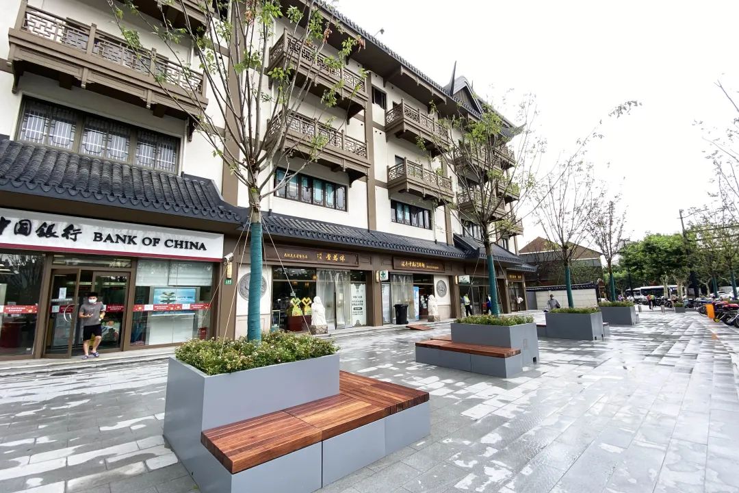 改造后龙陵周边改造前龙陵周边区相关职能部门及街道聚焦周边环境整治