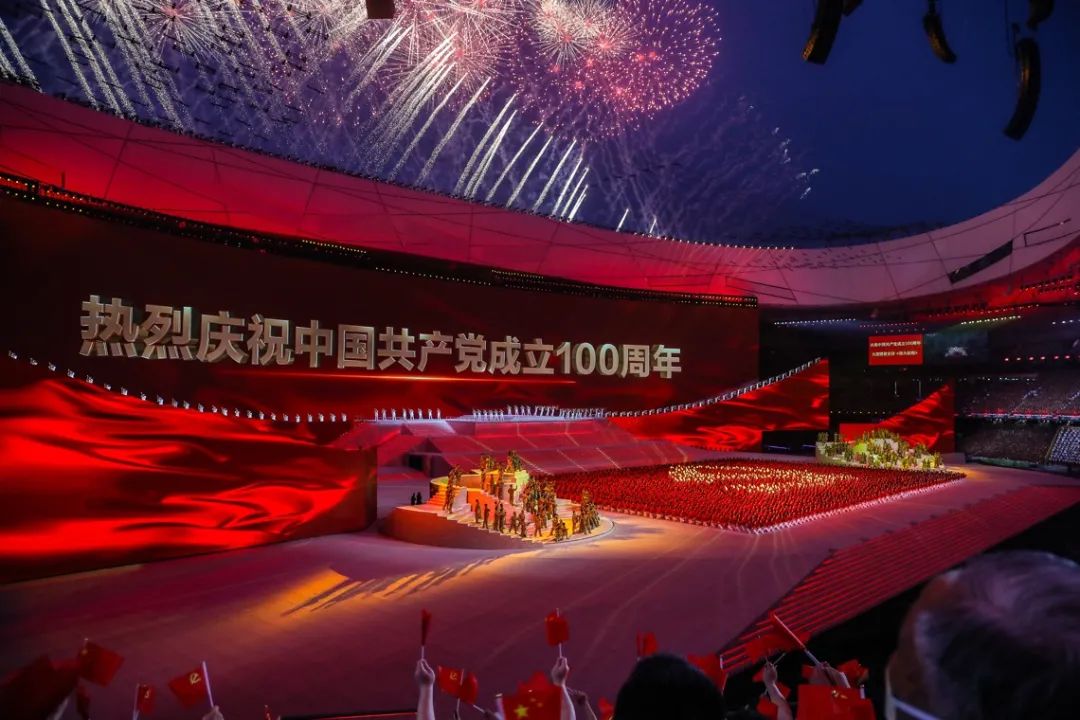 他看见了演出时的这一幕网友瞬间破防