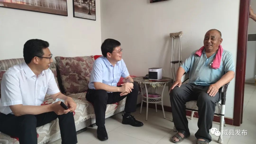 威县县委书记崔耀鹏开展"七一"走访慰问