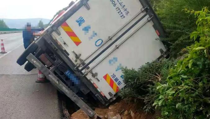 疲劳驾驶酿侧翻事故覆车之戒