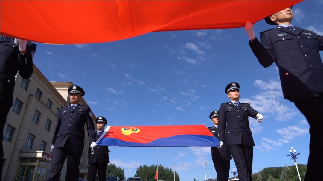 百年华诞献礼七一忠诚铸警魂重温入警誓词