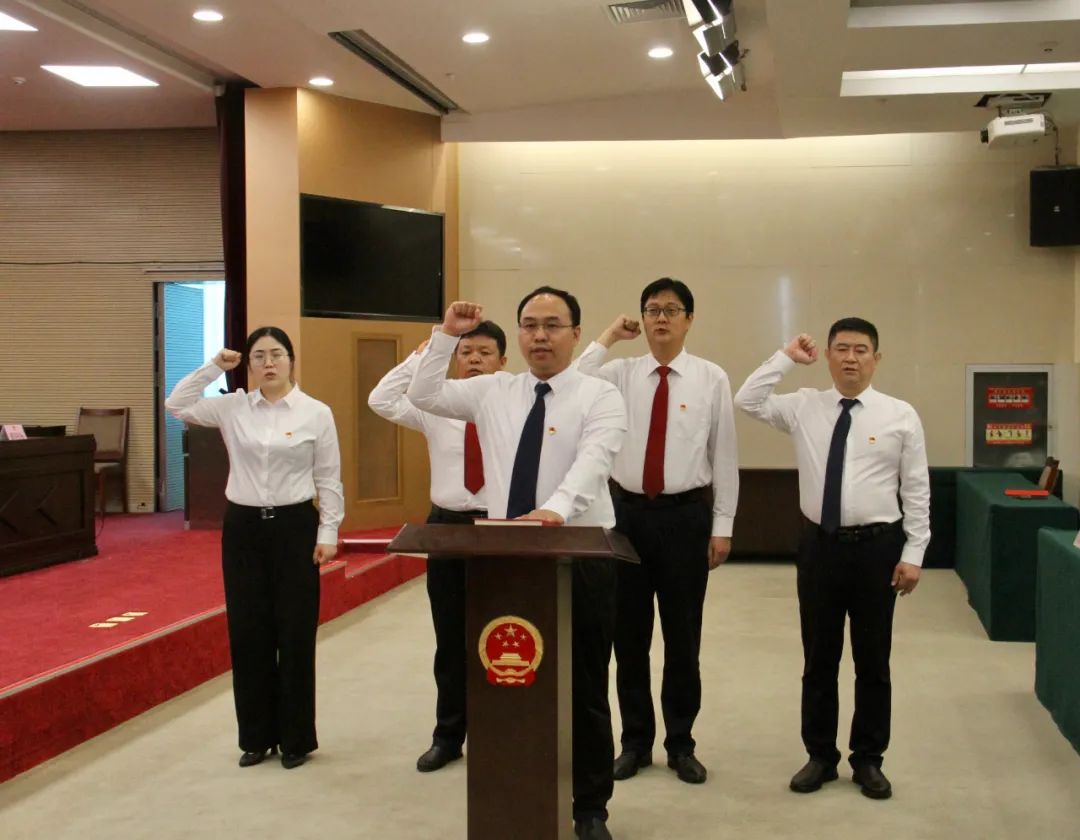 代理主任;决定任命:路阔,王志辉,张军伟,李刚,郭志红同志为宁晋县人民